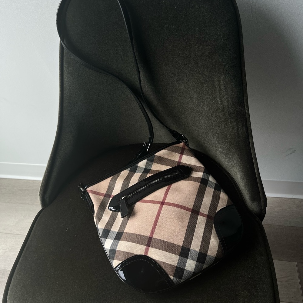 Classic Burberry Bag + Top Zip Wristlet Clutch **new 2 for 1 deal**